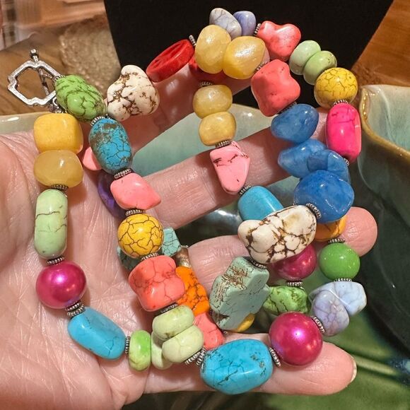 Artisan Handcrafted 24” Dyed Howlite Necklace - Picture 3 of 4